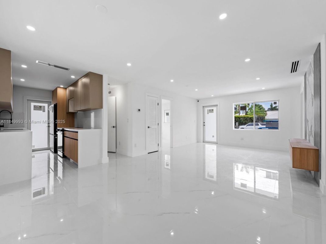 Empty room, Interior, Kitchen, Recessed Lighting