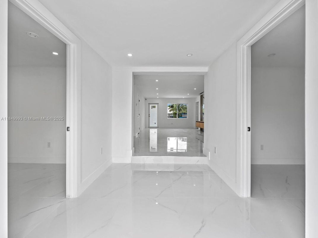 Empty room, Interior, Marble, Recessed Lighting