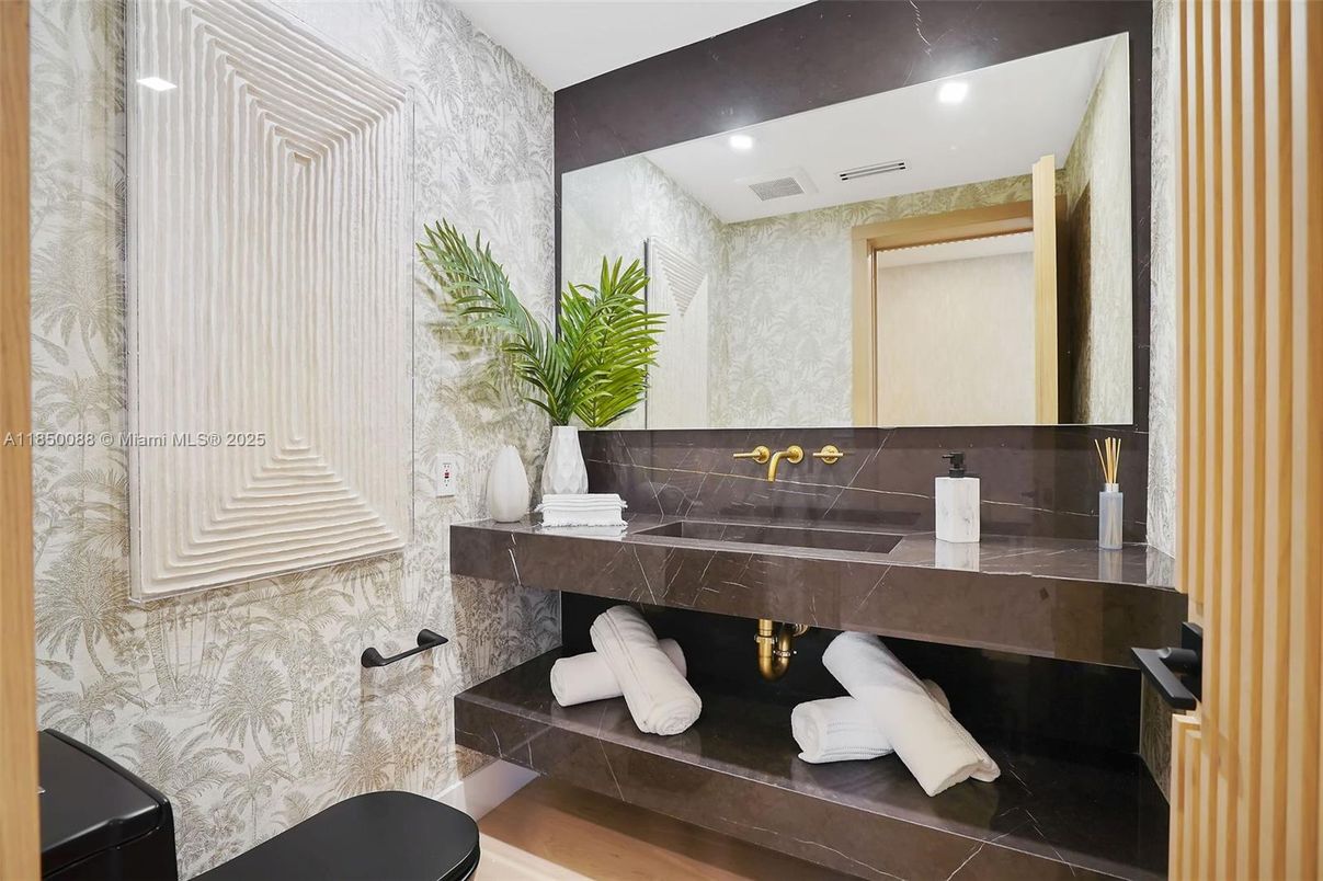 Bathroom, Interior, Recessed Lighting