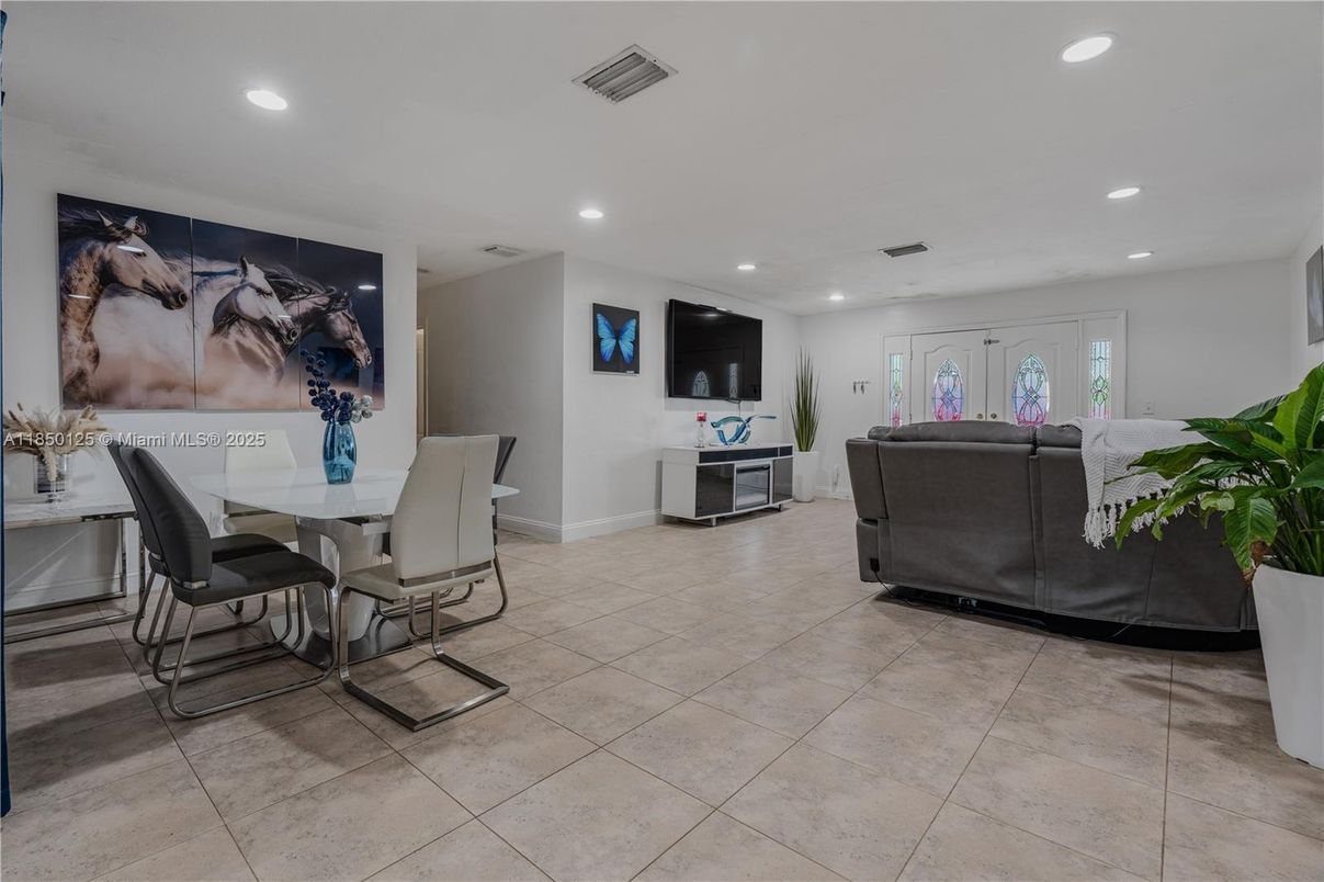 Dining room, Interior, Living room, Recessed Lighting
