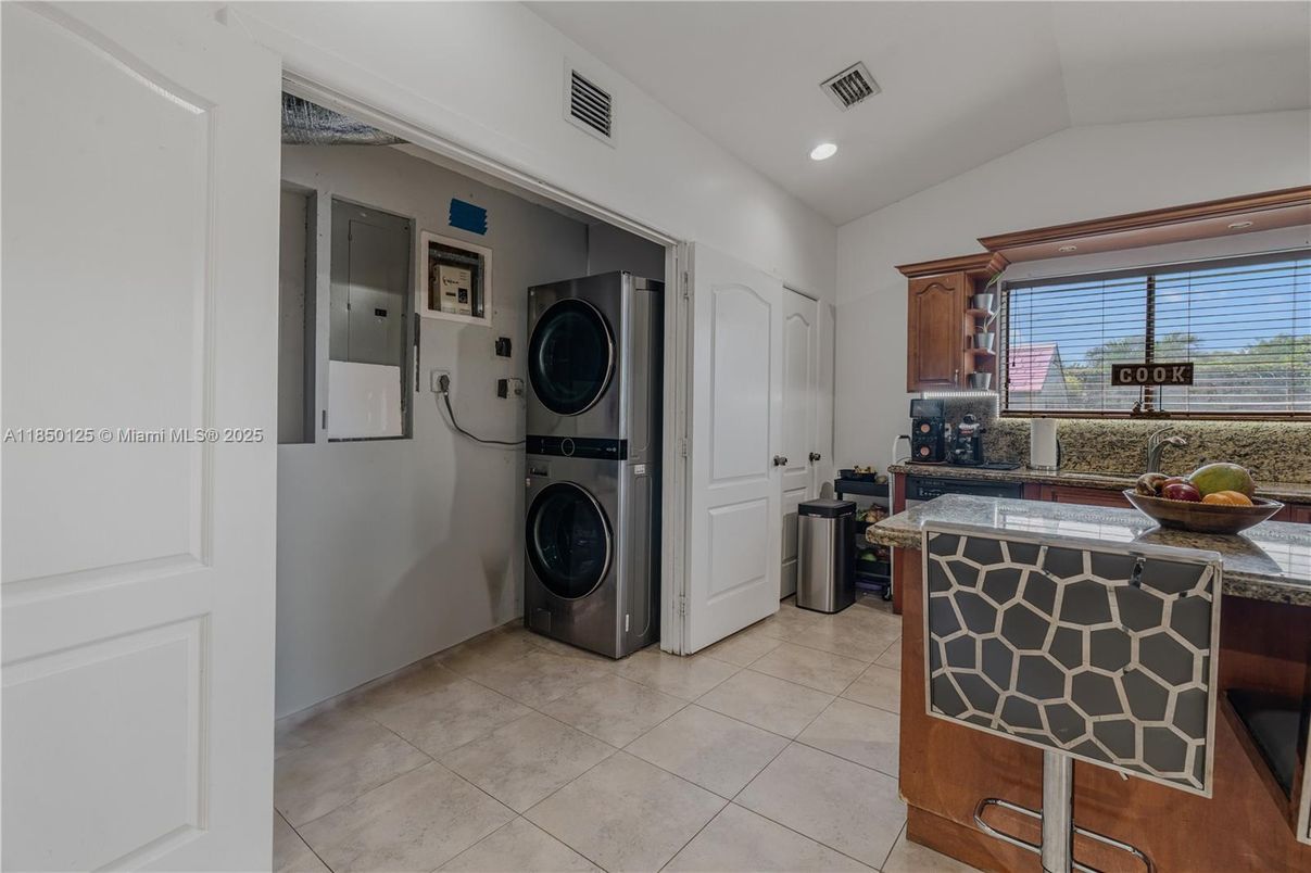 Interior, Recessed Lighting, Utility Closets, Washer