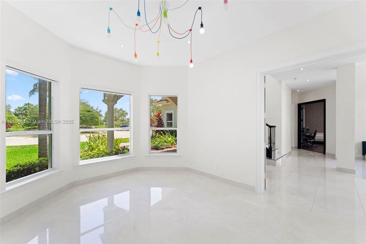 Empty room, Interior, Pendant Lights, Recessed Lighting
