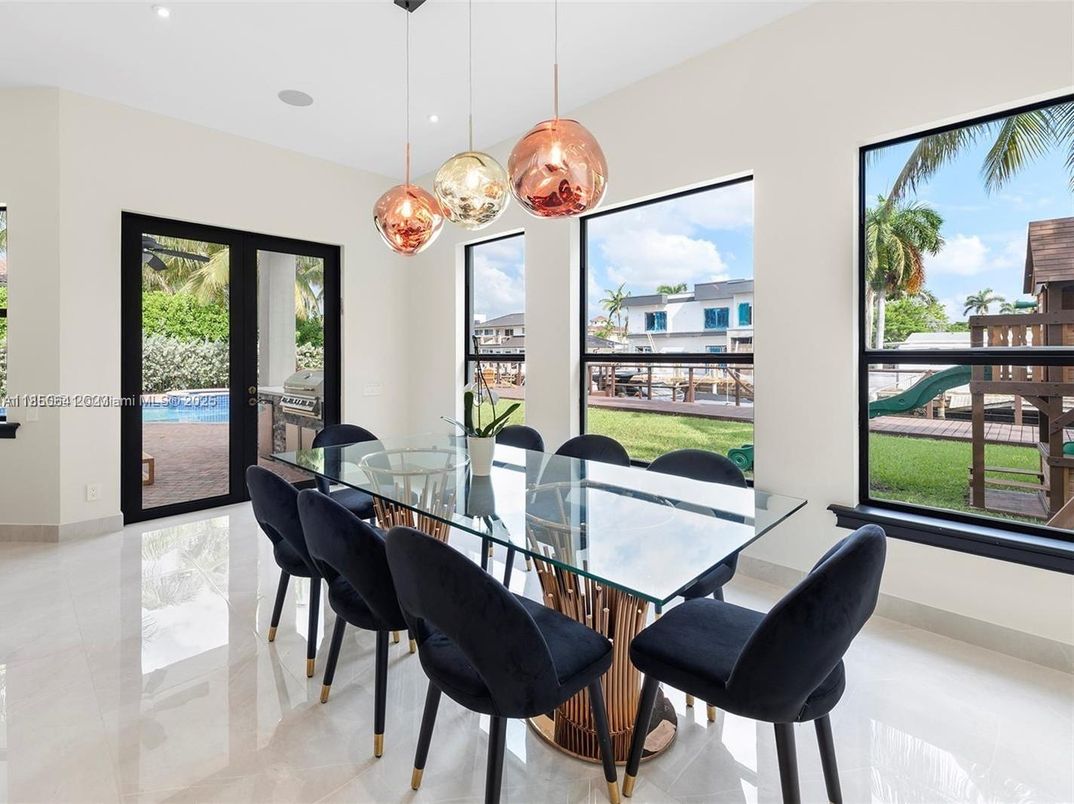 Dining room, Interior, Pendant Lights, Recessed Lighting