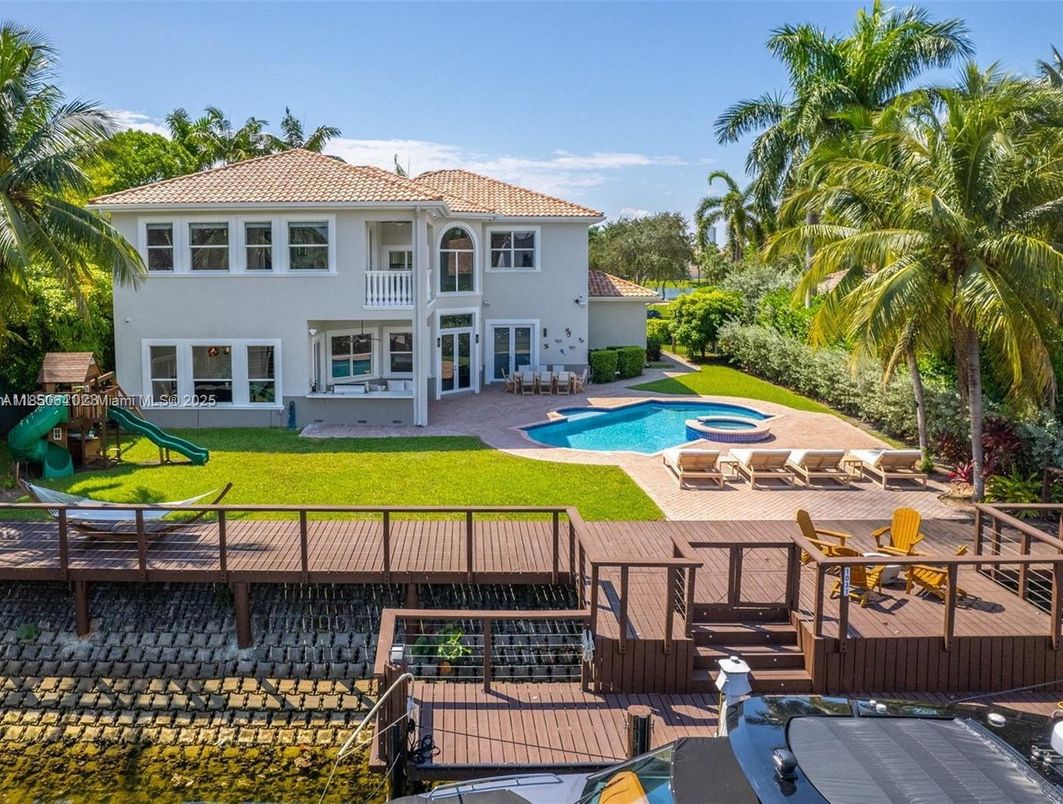 Exterior, Playground, Pool