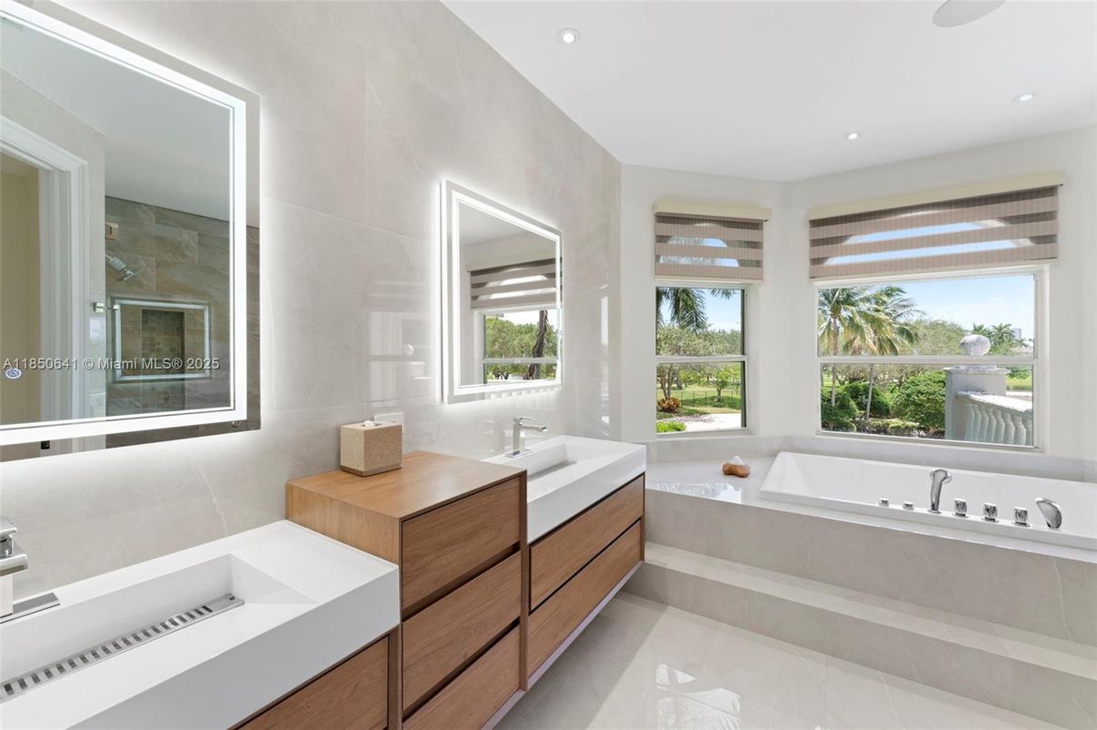 Bathroom, Dual Sink Vanities, Interior, Recessed Lighting