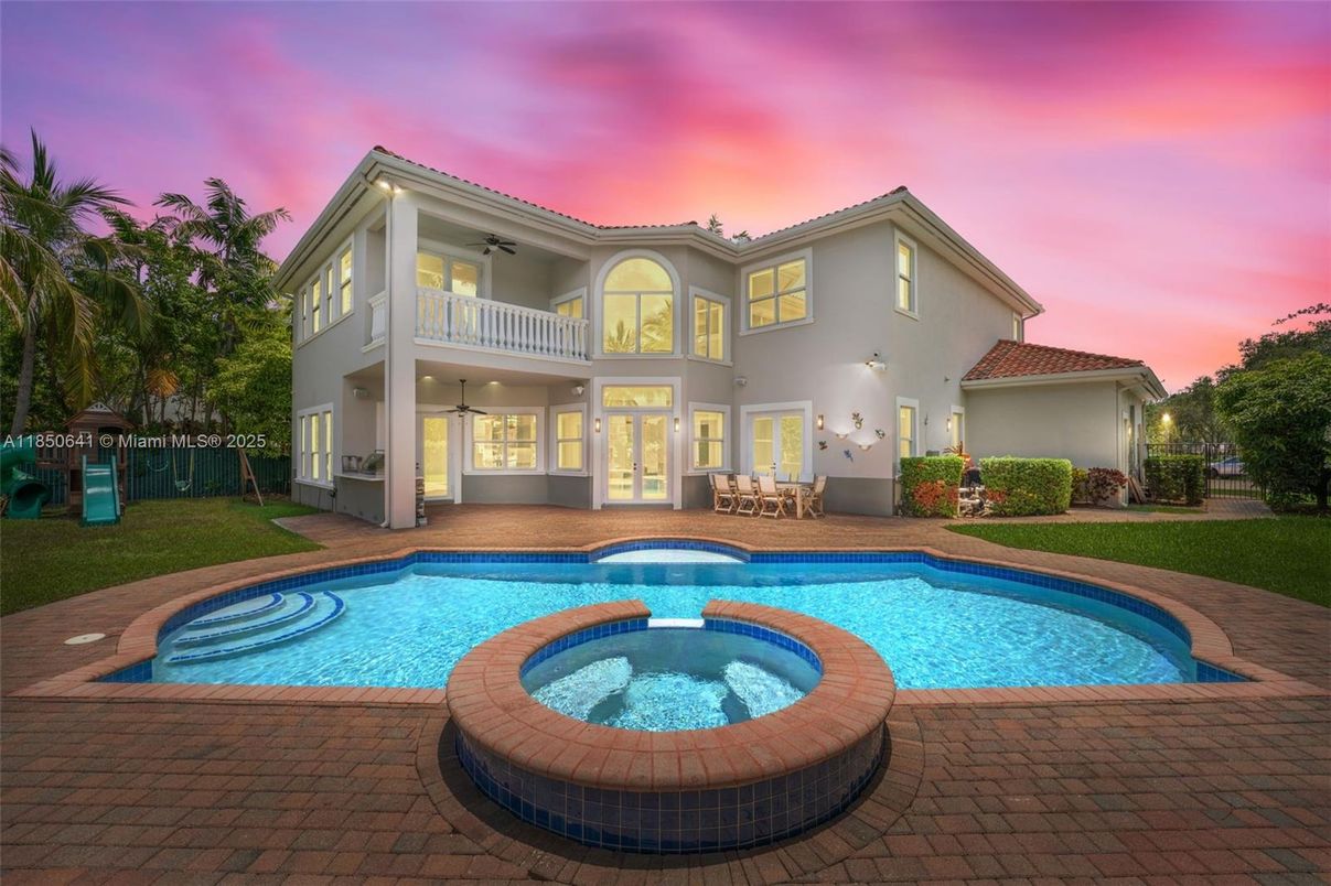 Exterior, Pool