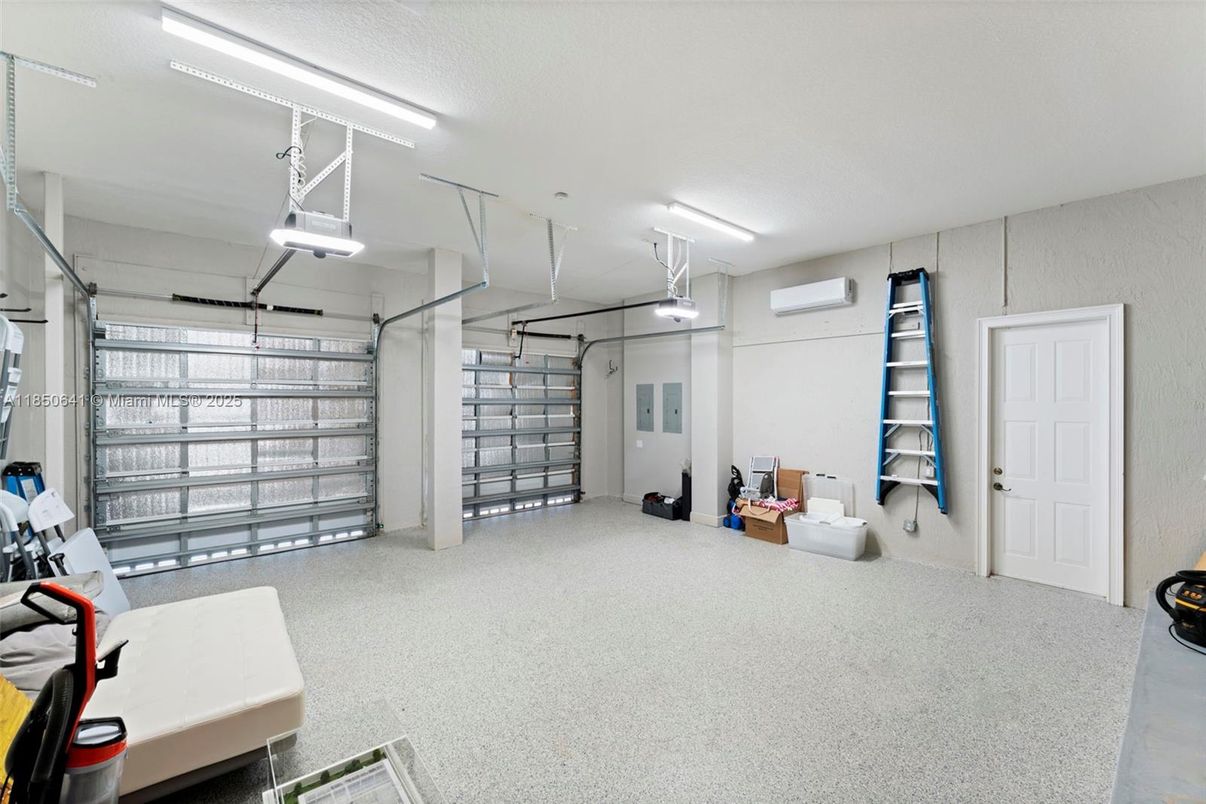 Garage, Interior