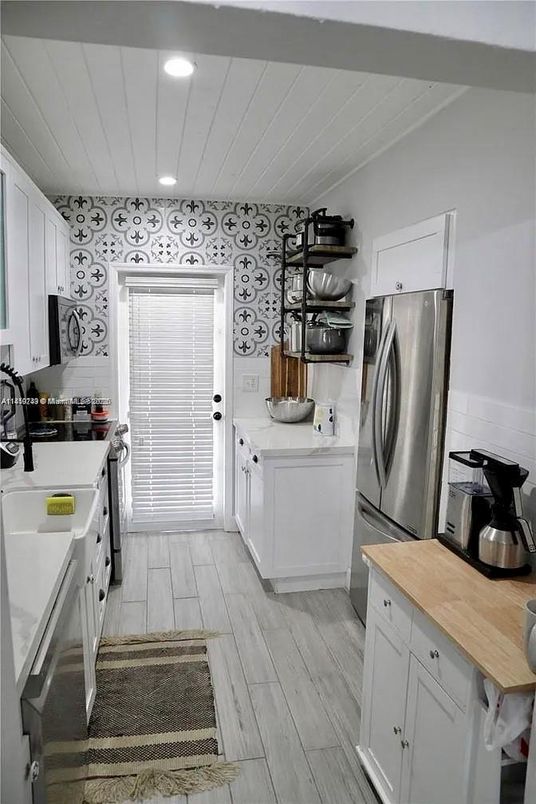 Interior, Kitchen, Recessed Lighting, Washer, Wood Texture Flooring