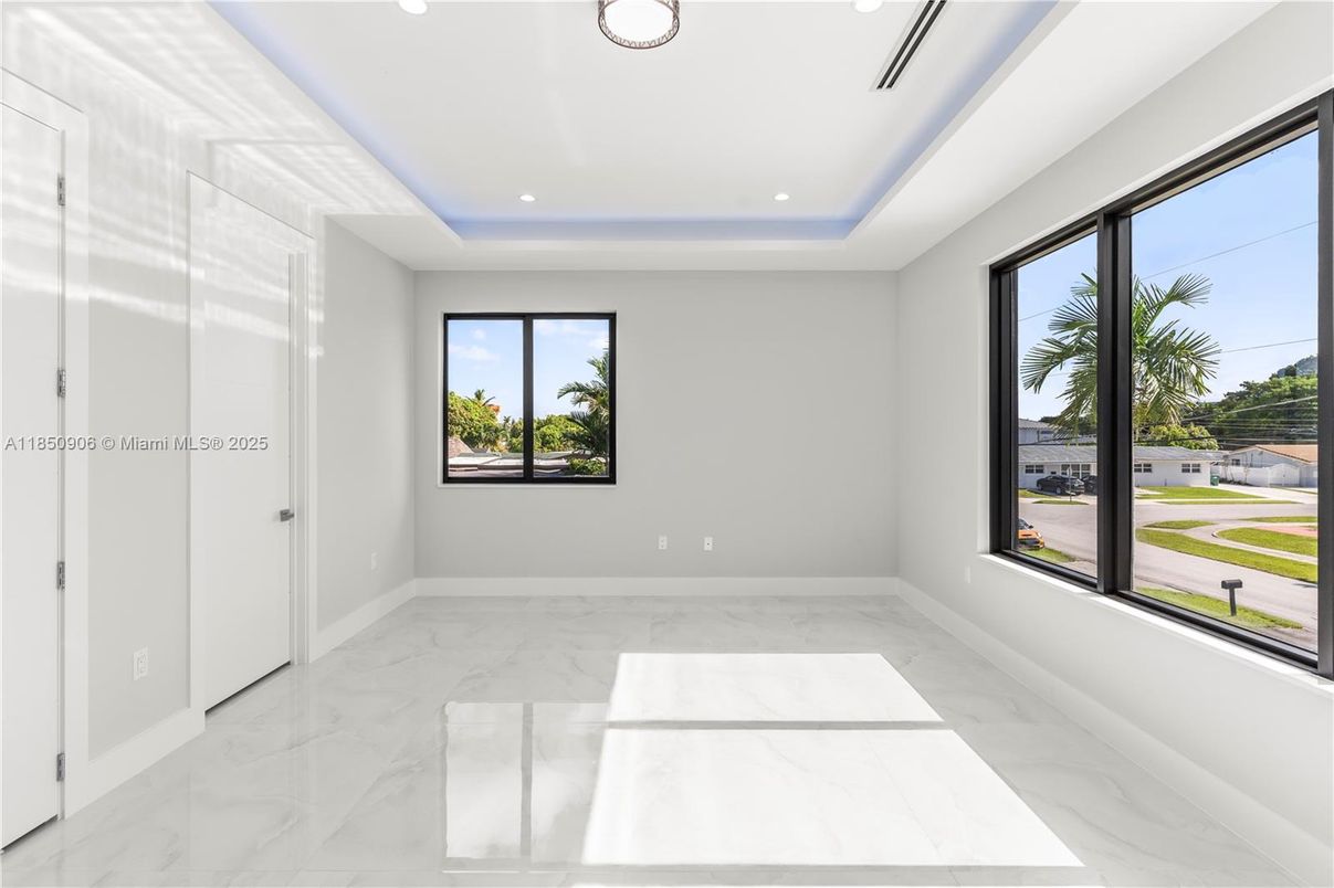 Empty room, Interior, Marble, Recessed Lighting