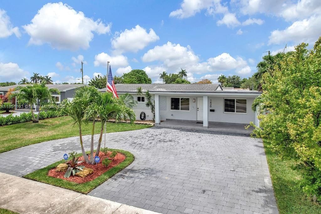 Backyard, Exterior, Facade, Ranch