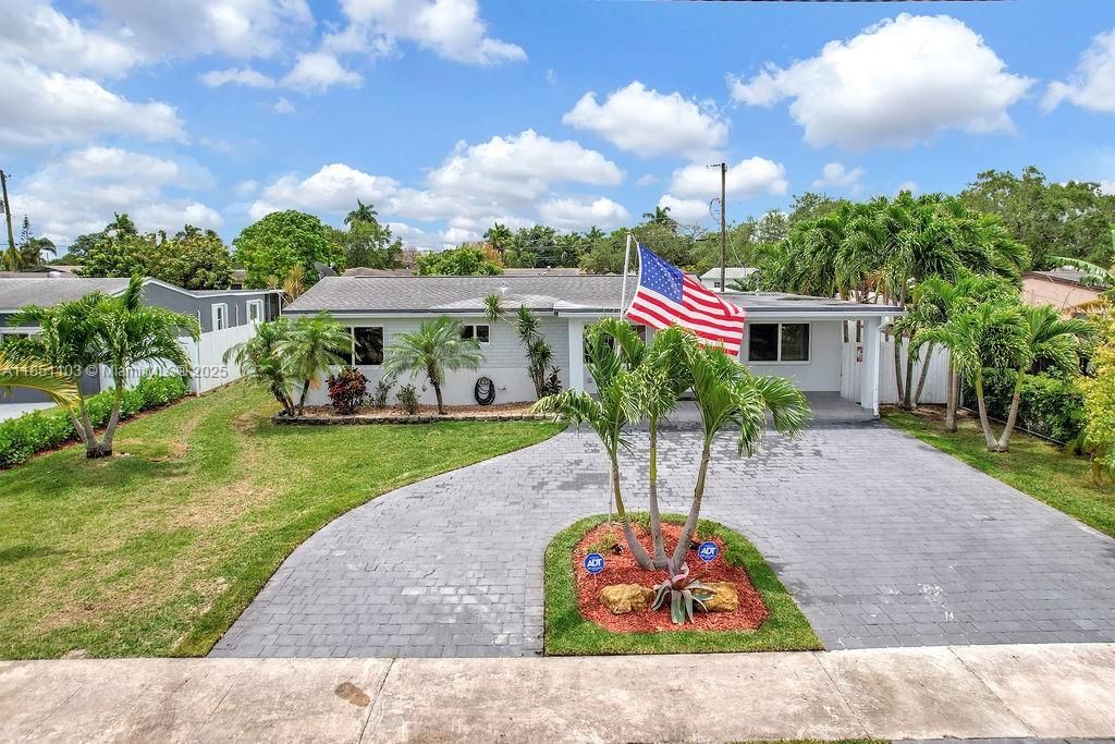 Backyard, Exterior, Facade, Ranch