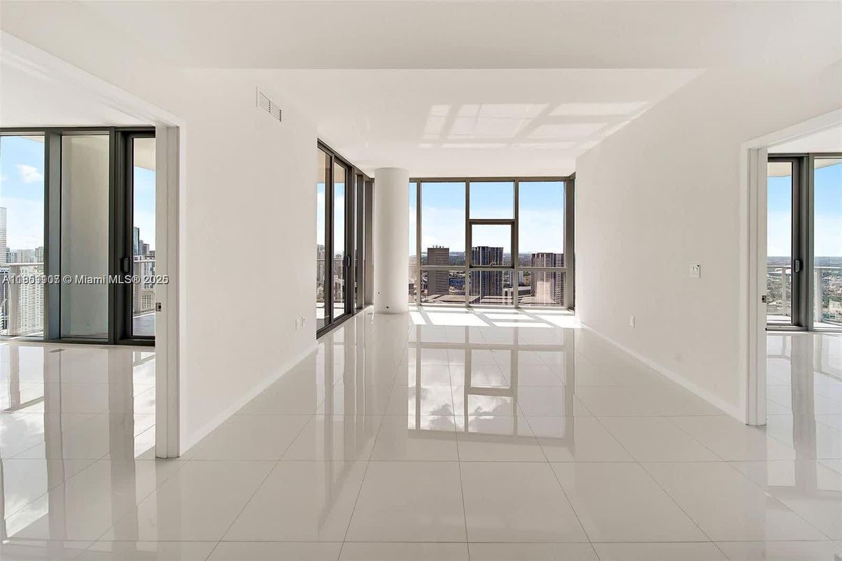 Empty room, Interior, Water