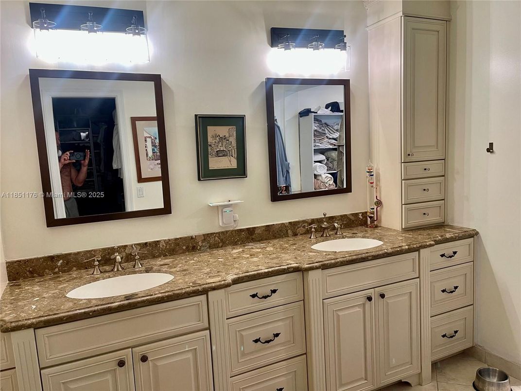 Bathroom, Dual Sink Vanities, Interior