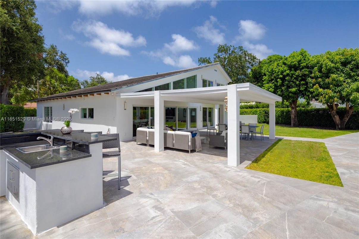 Backyard, Exterior, Hot Tub