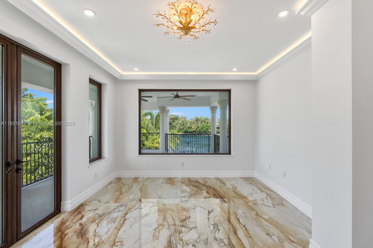Empty room, Interior, Marble, Recessed Lighting