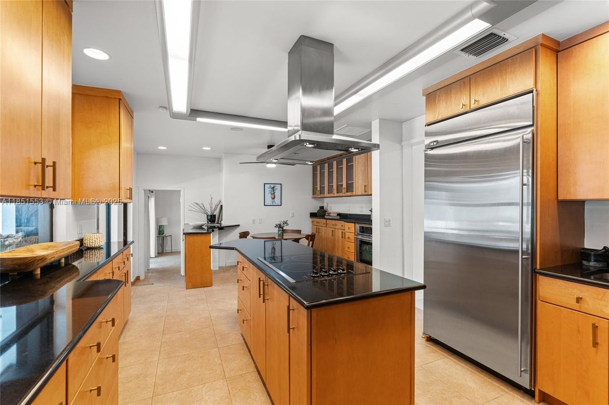 Dining room, Interior, Kitchen, Recessed Lighting, Stainless Steel Appliances