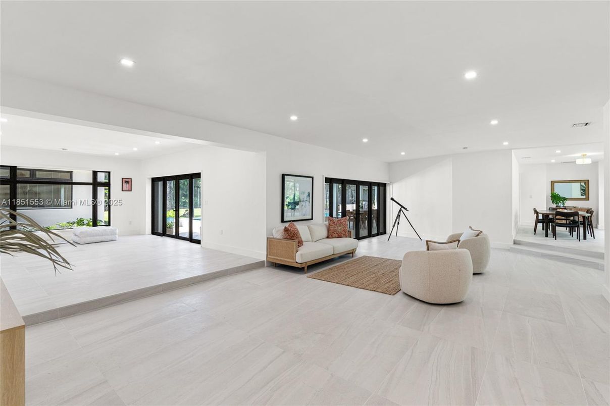 Dining room, Interior, Living room, Recessed Lighting