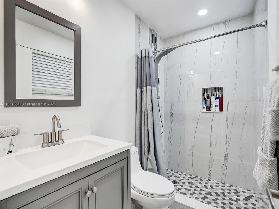 Bathroom, Interior, Recessed Lighting
