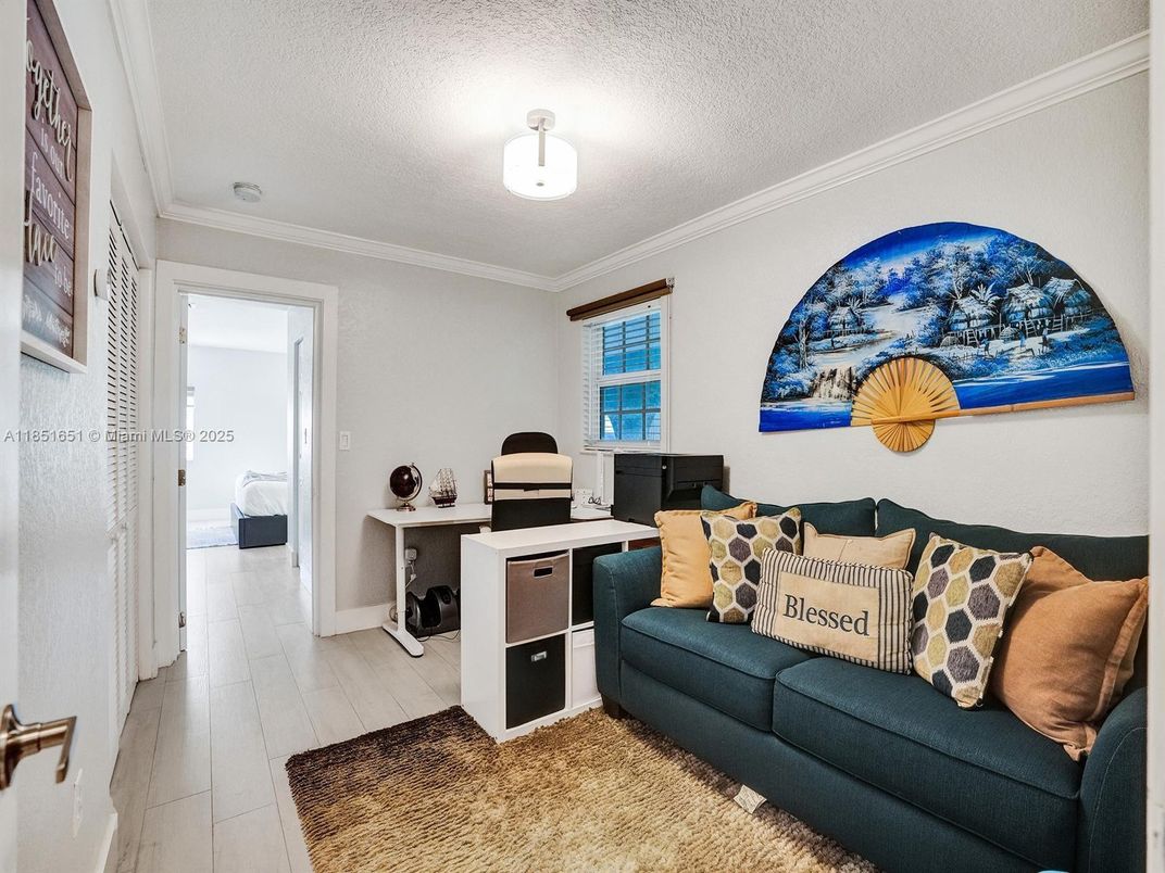 Home Office, Interior