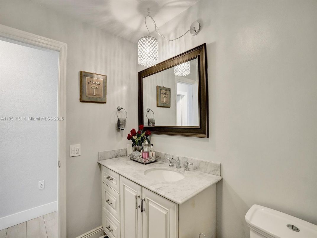 Bathroom, Interior, Pendant Lights, Wood Texture Flooring