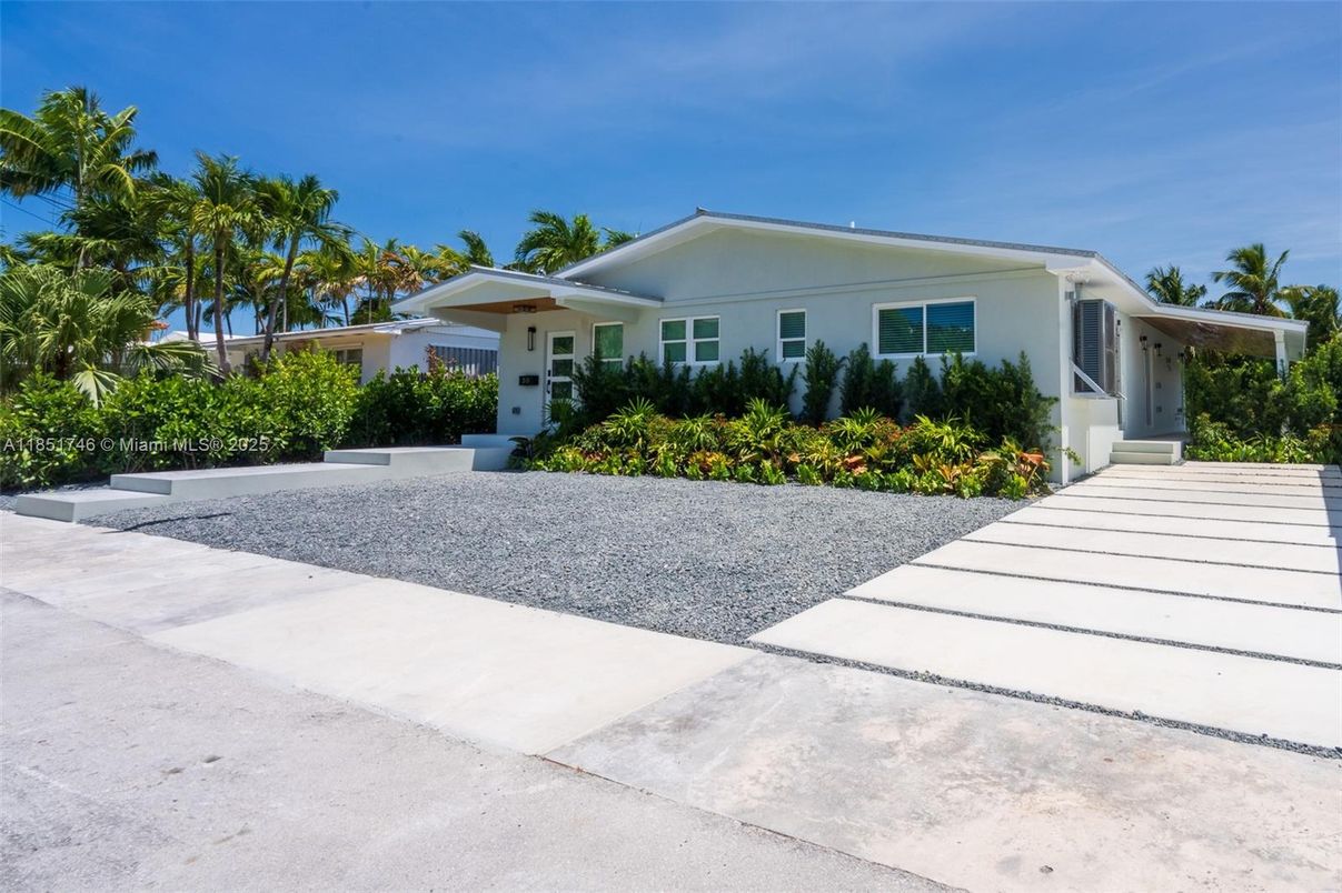 Backyard, Exterior, Facade, Ranch