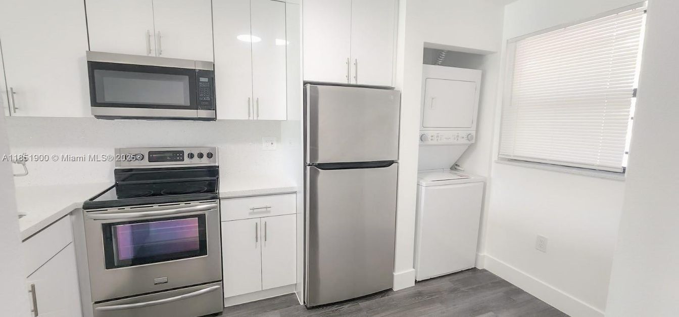 Interior, Kitchen, Stainless Steel Appliances, Washer, Wood Texture Flooring