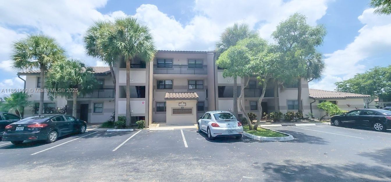 Exterior, Facade, Condo Building