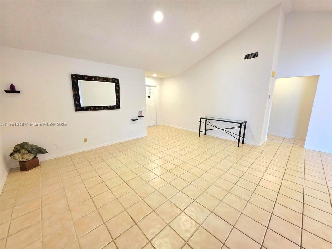 Empty room, Game Room, Interior, Recessed Lighting