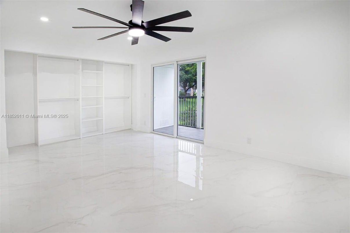 Empty room, Interior, Marble, Recessed Lighting
