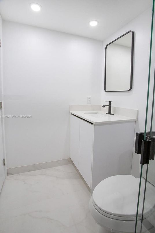 Bathroom, Interior, Marble, Recessed Lighting