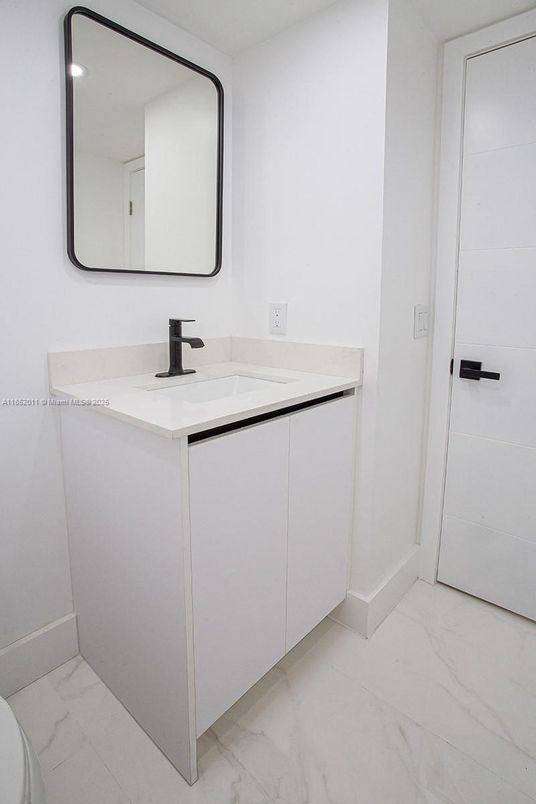 Bathroom, Interior, Marble, Recessed Lighting