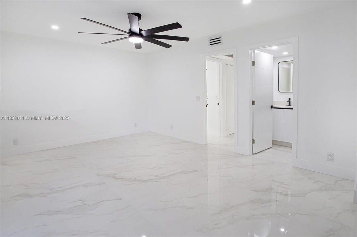Empty room, Interior, Marble, Recessed Lighting