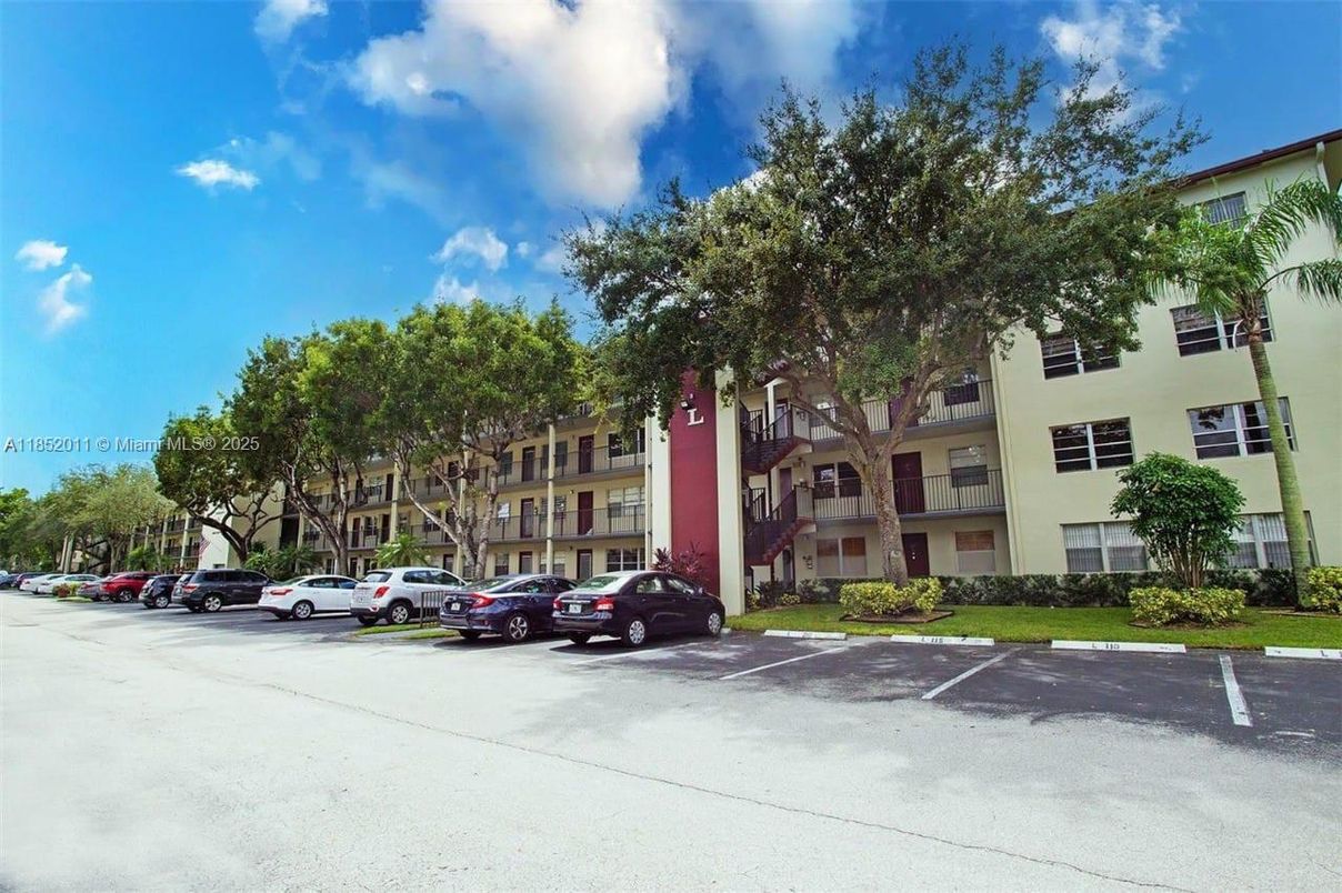 Exterior, Facade, Condo Building