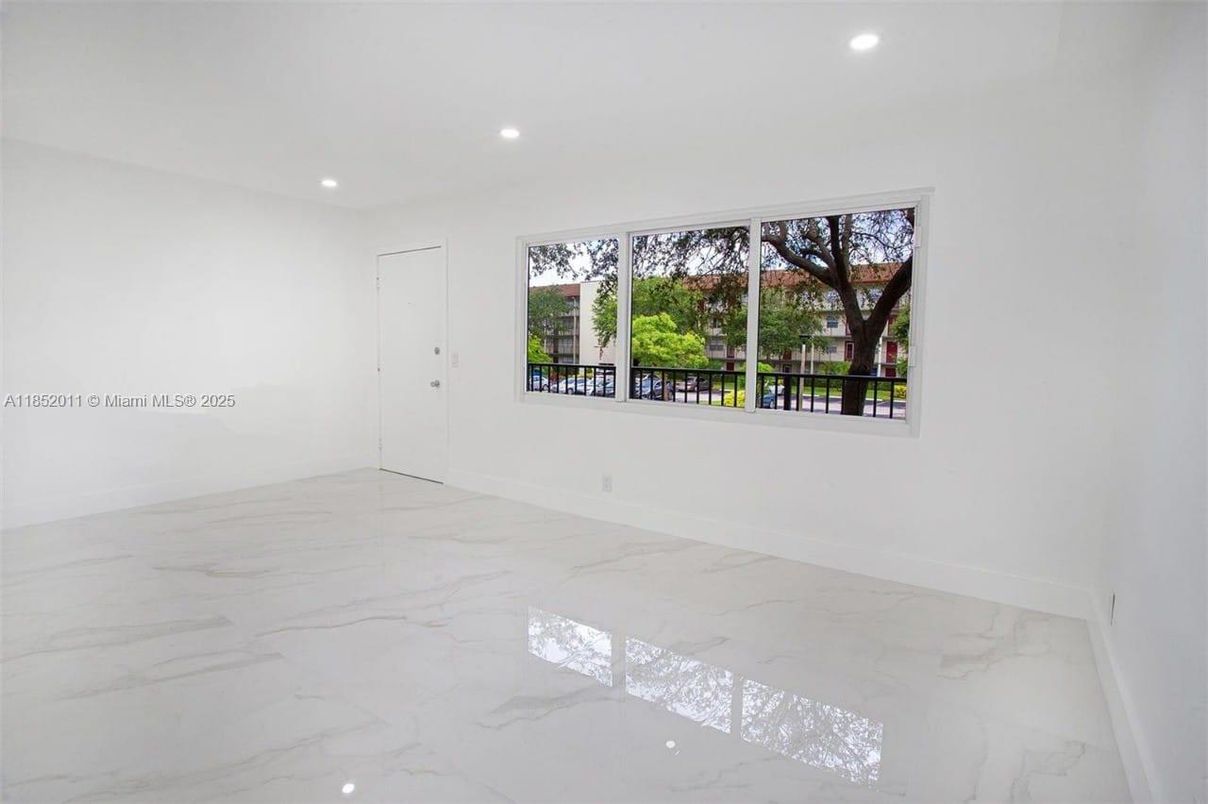 Empty room, Interior, Marble, Recessed Lighting