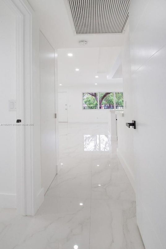 Empty room, Interior, Marble, Recessed Lighting