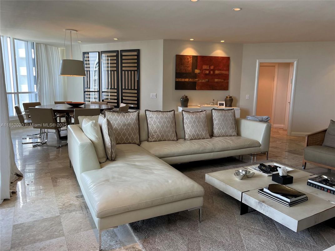 Dining room, Interior, Living room, Pendant Lights, Recessed Lighting