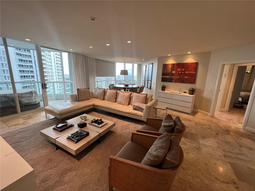 Dining room, Interior, Living room, Pendant Lights, Recessed Lighting