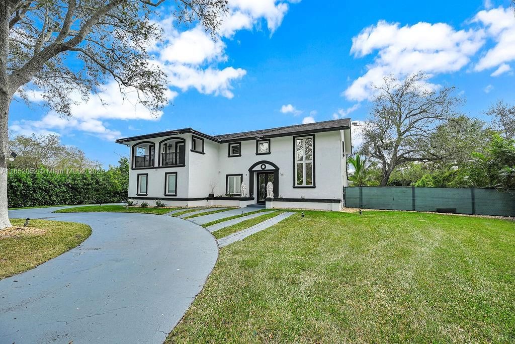 Backyard, Exterior, Facade, French Provincial