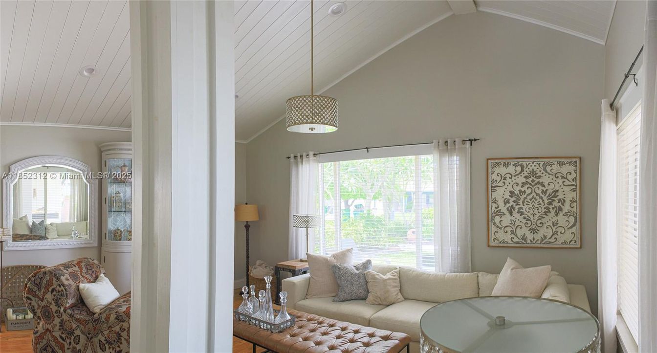 Interior, Living room, Pendant Lights