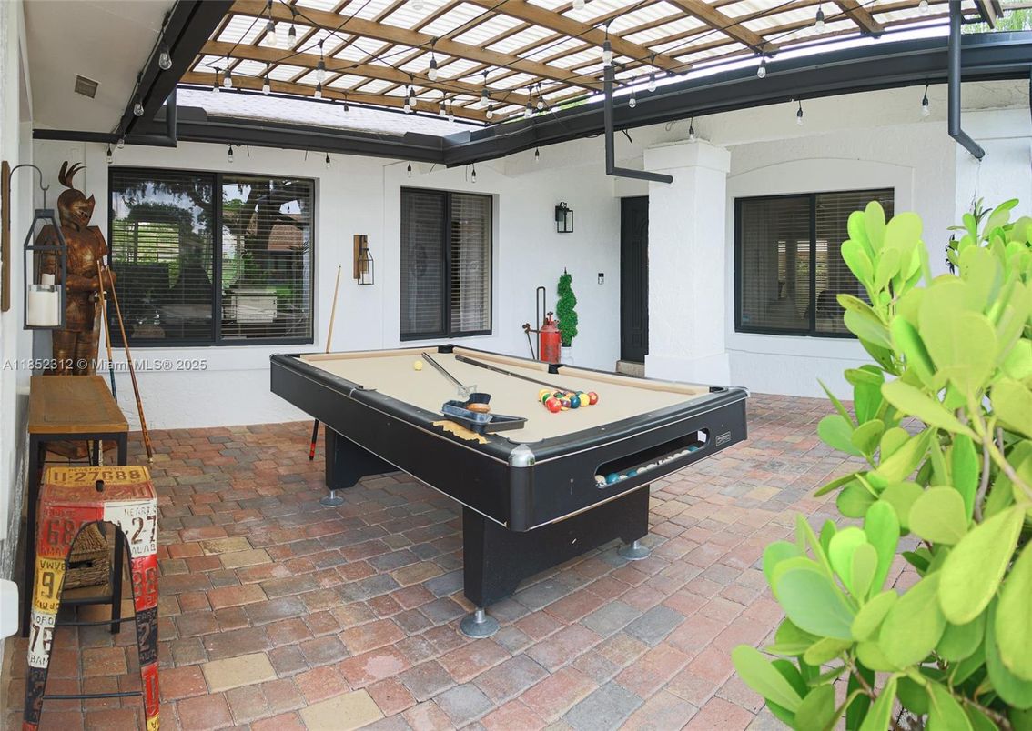 Billiard Table, Game Room, Interior