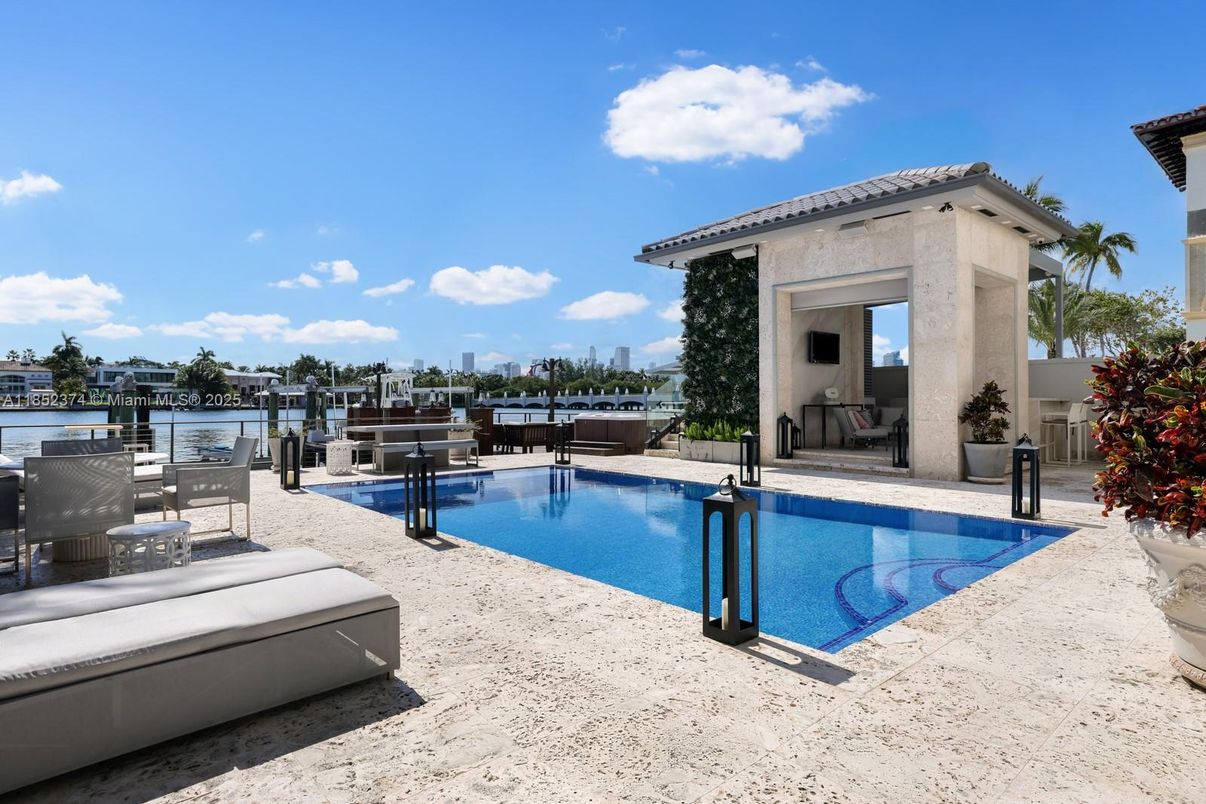 Exterior, Pool, Water