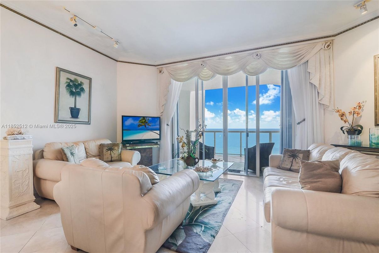 Interior, Living room, Water
