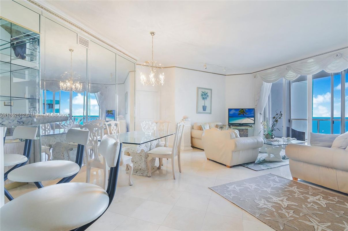 Chandelier, Dining room, Interior, Living room, Pendant Lights, Water