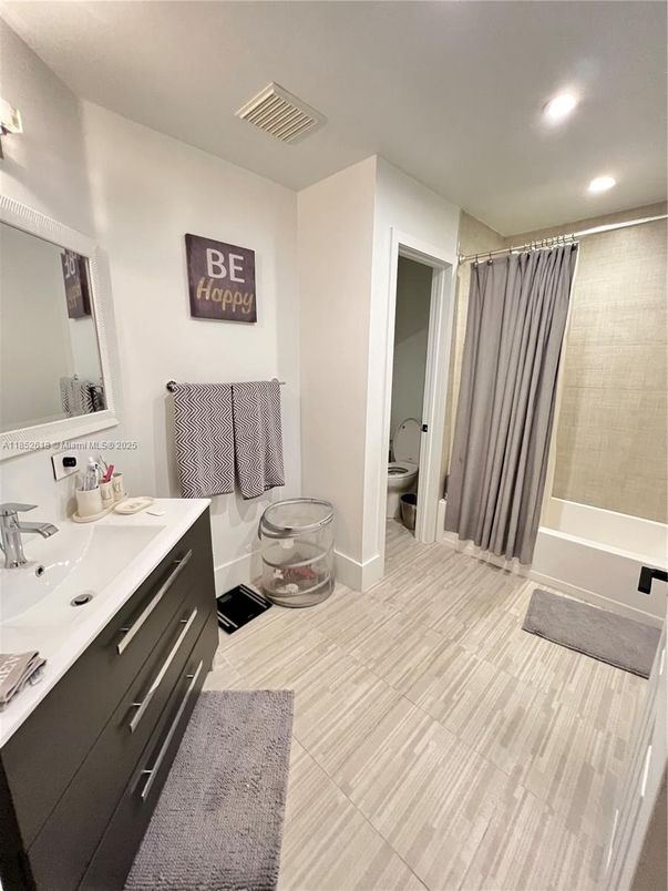 Bathroom, Interior, Recessed Lighting