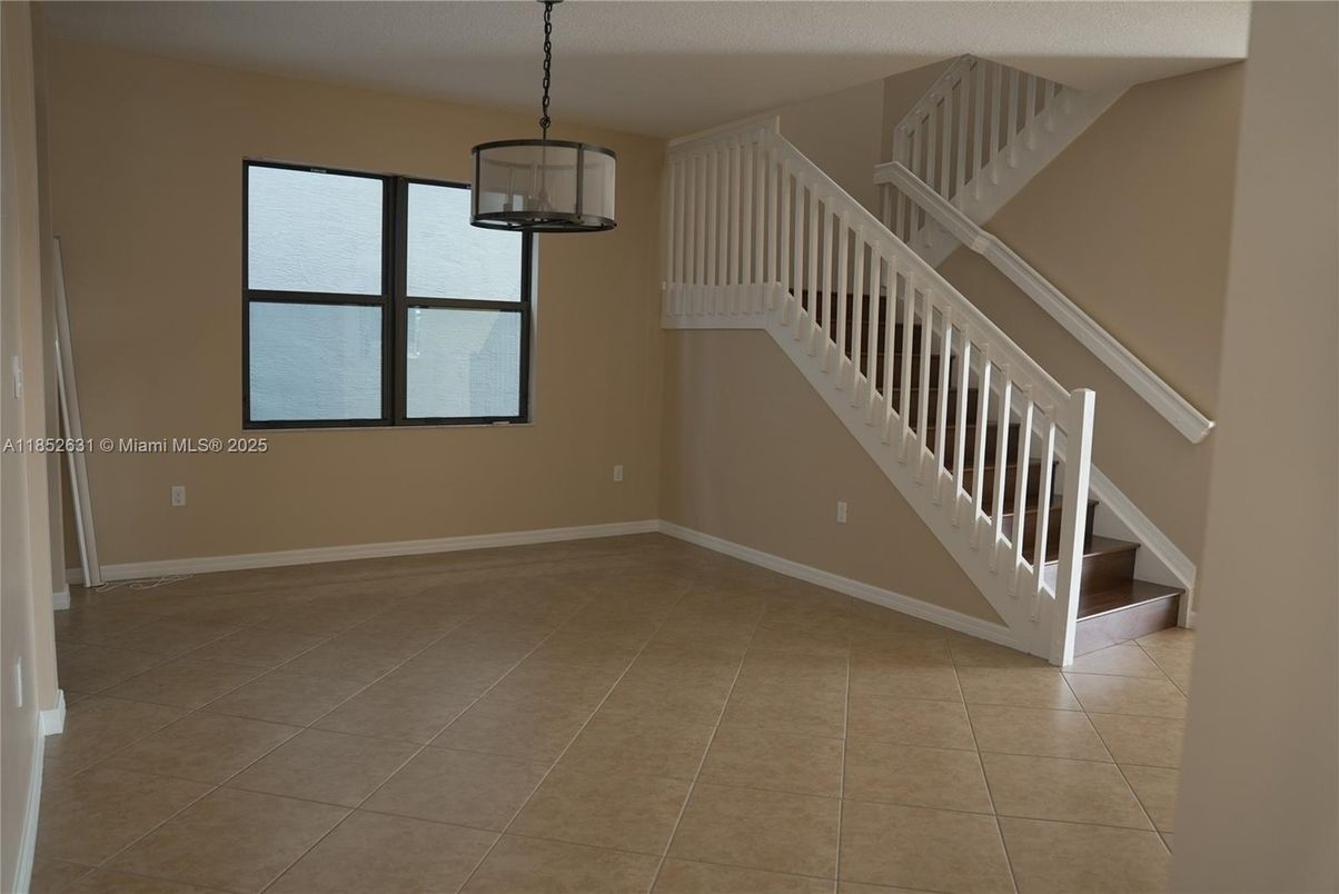 Empty room, Interior, Pendant Lights