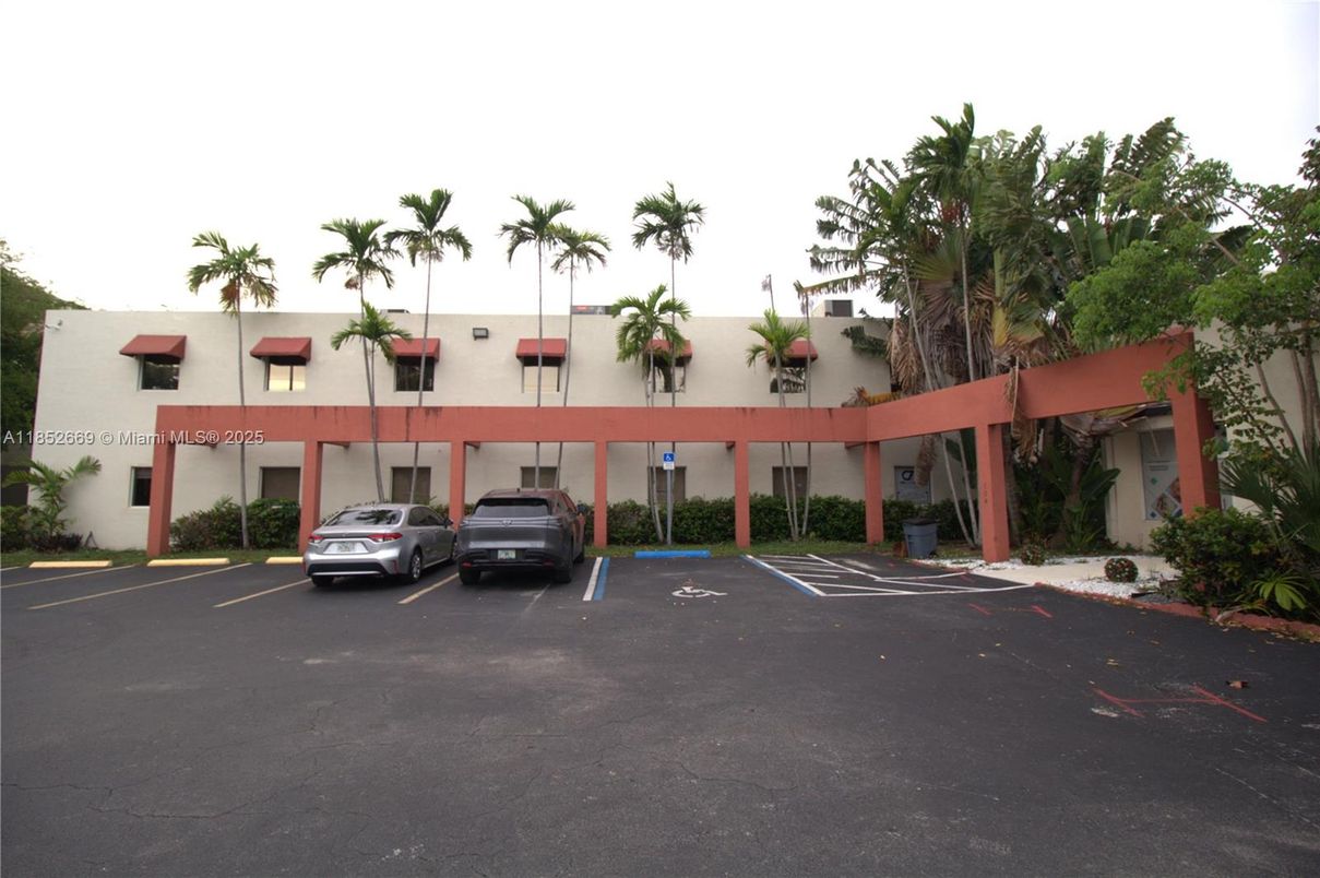Exterior, Facade, Condo Building