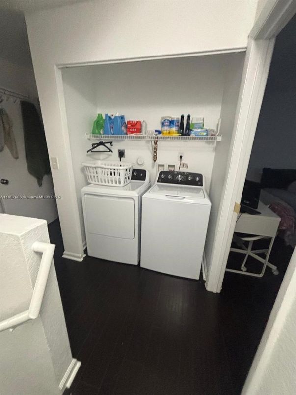 Interior, Utility Closets, Washer, Wood Texture Flooring
