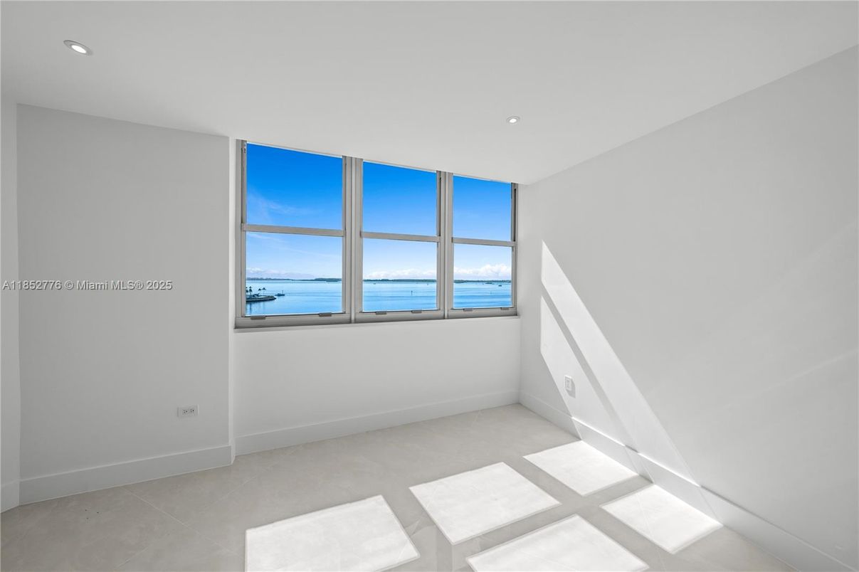 Empty room, Interior, Recessed Lighting, Water