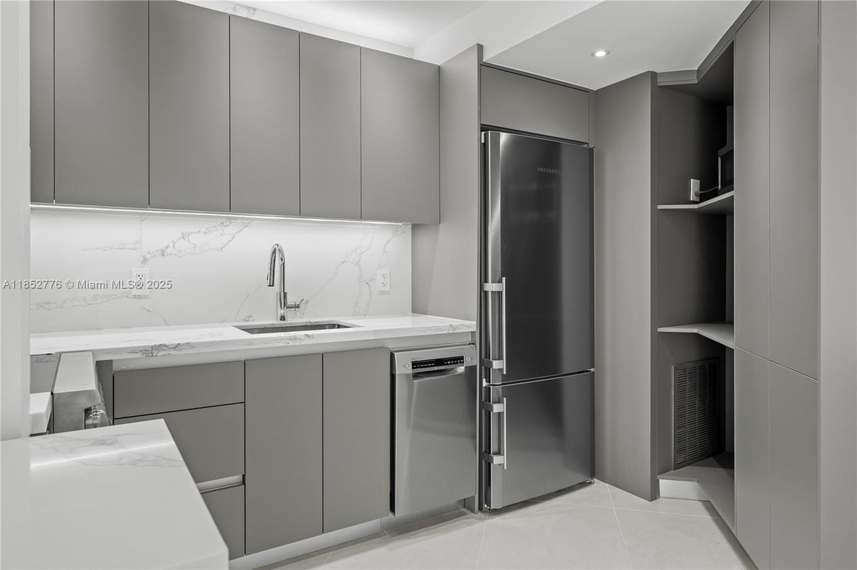 Interior, Kitchen, Marble Walls, Recessed Lighting