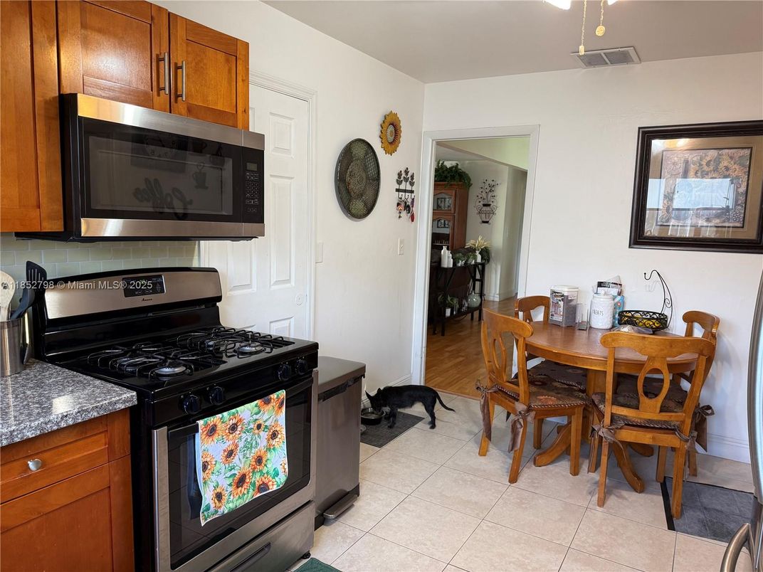 Dining room, Interior, Kitchen, Stainless Steel Appliances, Wood Texture Flooring
